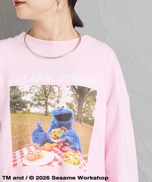 JEANS FACTORY （ジーンズファクトリー）の「【WEB限定】[SESAME STREET/セサミストリート] クッキーモンスター フォトプリントロンT（Tシャツ/カットソー・レディース・ピンク/オフホワイト/チャコールグレー・M/L）」の13枚目の写真