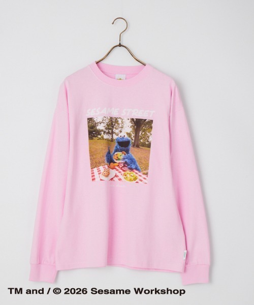 JEANS FACTORY （ジーンズファクトリー）の「【WEB限定】[SESAME STREET/セサミストリート] クッキーモンスター フォトプリントロンT（Tシャツ/カットソー・レディース・ピンク/オフホワイト/チャコールグレー・M/L）」の16枚目の写真