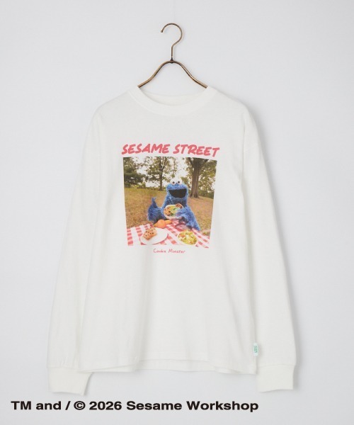 JEANS FACTORY （ジーンズファクトリー）の「【WEB限定】[SESAME STREET/セサミストリート] クッキーモンスター フォトプリントロンT（Tシャツ/カットソー・レディース・ピンク/オフホワイト/チャコールグレー・M/L）」の17枚目の写真