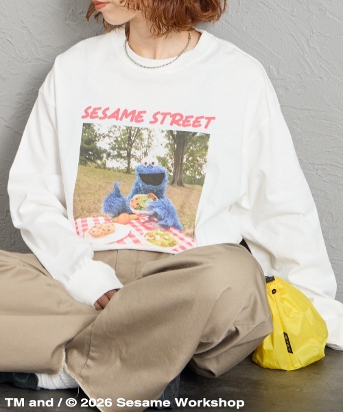 JEANS FACTORY （ジーンズファクトリー）の「【WEB限定】[SESAME STREET/セサミストリート] クッキーモンスター フォトプリントロンT（Tシャツ/カットソー・レディース・ピンク/オフホワイト/チャコールグレー・M/L）」の21枚目の写真