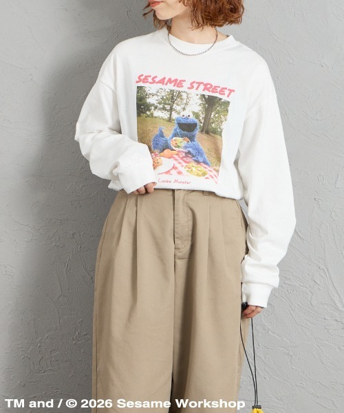 JEANS FACTORY （ジーンズファクトリー）の「【WEB限定】[SESAME STREET/セサミストリート] クッキーモンスター フォトプリントロンT（Tシャツ/カットソー・レディース・ピンク/オフホワイト/チャコールグレー・M/L）」の22枚目の写真