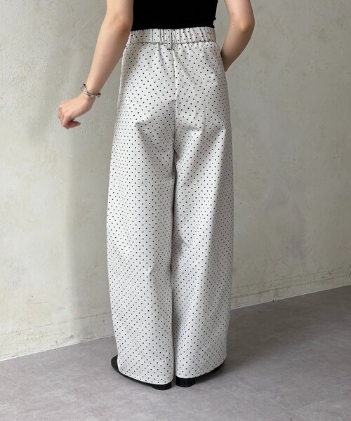 Thevon(ゼボン)の「ドット柄ワイドデニムパンツ(デニムパンツ・レディース・ブラック/ブラウン/オフホワイト・FREE)」の6枚目の写真