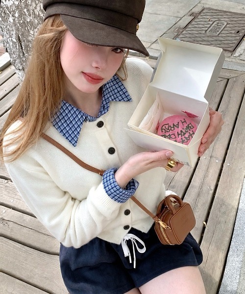 SHEENA(シーナ)の「チェックシャツレイヤードライクニットカーディガン(カーディガン/ボレロ・レディース・レッド/ネイビー/グレー/ホワイト・M)」の15枚目の写真