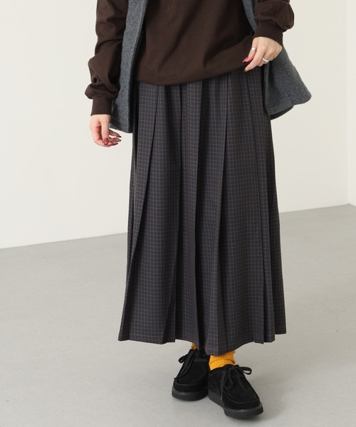 OMNES(オムネス)の「チェック柄ミディプリーツスカート(スカート・レディース・ベージュ/ネイビー・FREE)」の1枚目の写真