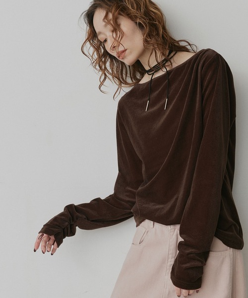 ad thie(アドティエ)の「シアーベロア ボートネック ドレープ トップス(Tシャツ/カットソー・レディース・ブラック/ライトブルー/アイボリー/ブラウン・FREE)」の3枚目の写真