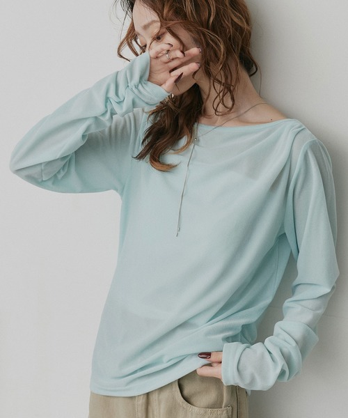 ad thie(アドティエ)の「シアーベロア ボートネック ドレープ トップス(Tシャツ/カットソー・レディース・ブラック/ライトブルー/アイボリー/ブラウン・FREE)」の4枚目の写真