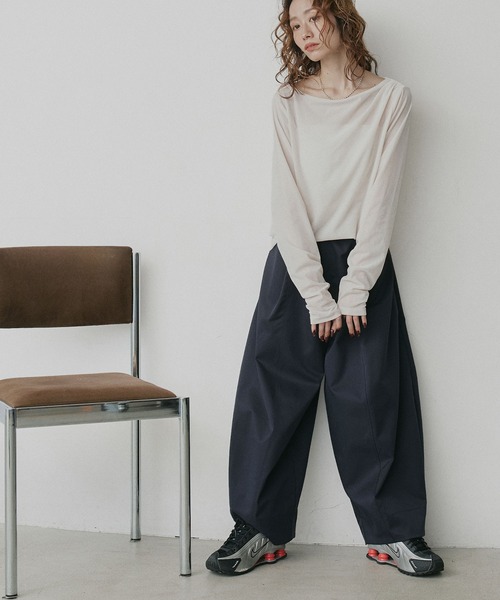 ad thie(アドティエ)の「シアーベロア ボートネック ドレープ トップス(Tシャツ/カットソー・レディース・ブラック/ライトブルー/アイボリー/ブラウン・FREE)」の19枚目の写真