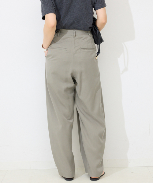 SLOBE IENA(スローブイエナ)の「《3サイズ展開/追加2》ワンタックバレルスラックス(スラックス・レディース・ブラック/カーキ・38/36/34)」の12枚目の写真