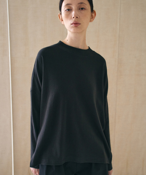 YURT(ユルト)の「Mock Neck T-Shirts_4COLOR(Tシャツ/カットソー・レディース・ブラック/ネイビー/Beige/Mustard・FREE)」の8枚目の写真