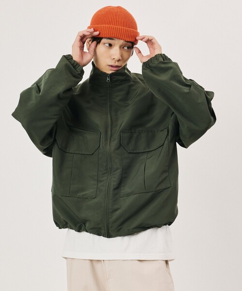 FREAK'S STORE(フリークスストア)の「限定展開 ナイロン ダブルポケット スタンドカラー ブルゾン(ブルゾン・メンズ・オリーブ/ネイビー/ブラック/チャコールグレー・LARGE/MEDIUM/SMALL)」の3枚目の写真