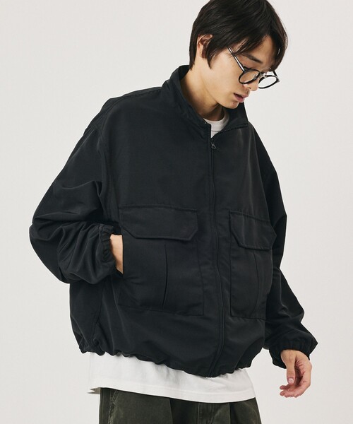 FREAK'S STORE(フリークスストア)の「限定展開 ナイロン ダブルポケット スタンドカラー ブルゾン(ブルゾン・メンズ・オリーブ/ネイビー/ブラック/チャコールグレー・LARGE/MEDIUM/SMALL)」の2枚目の写真