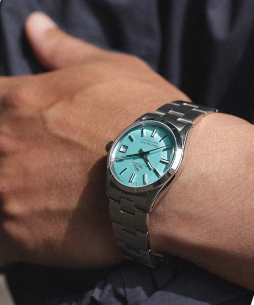 VAGUE WATCH CO.(ヴォーグウォッチカンパニー)の「VAGUE WATCH CO. Every-One Blue with HIGHSNOBIETY(アナログ腕時計・レディース・シルバー・FREE)」の6枚目の写真