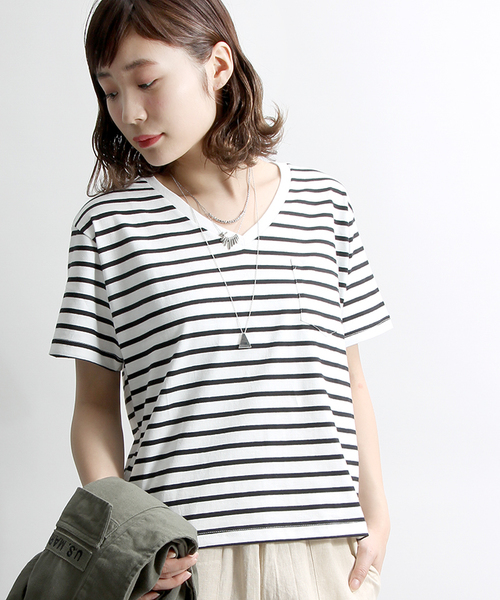 WEGO（ウィゴー）の「WEGO/USAコットンVネックTシャツ（Tシャツ/カットソー・レディース・キャメル/ホワイト/ブラック/ネイビー/杢グレー/イエロー/ピンク/レッド系その他/ホワイト系その他/パープル/ダークグリーン・LARGE/MEDIUM）」の3枚目の写真