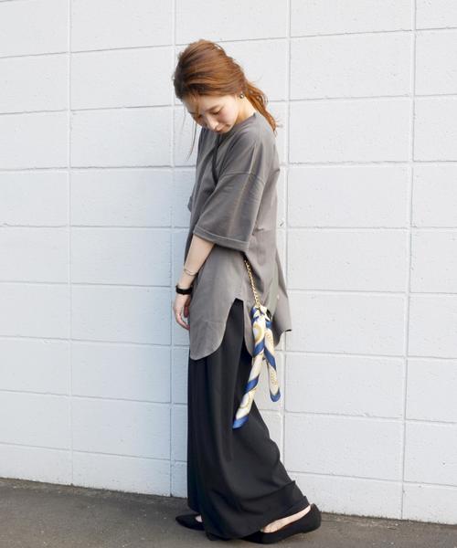 Khaju（カージュ）の「《予約》Khaju: サイドスリットビッグTEE■（Tシャツ/カットソー・レディース・ホワイト/ブラック/グレー・ONE SIZE）」の3枚目の写真