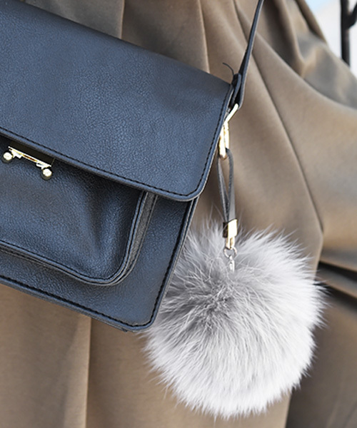 Luz Llena (NEY)(ラズレナニー)の「リアルフォックスファー・キーチャーム(チャーム・レディース・ブラック/ホワイト/グレー/ベージュ・フリ-)」の3枚目の写真