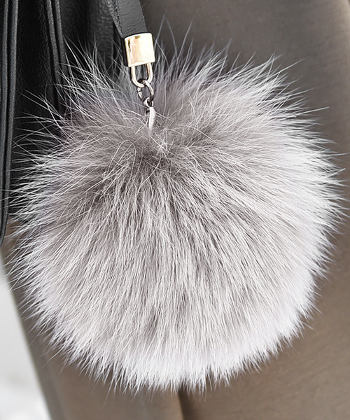 Luz Llena (NEY)(ラズレナニー)の「リアルフォックスファー・キーチャーム(チャーム・レディース・ブラック/ホワイト/グレー/ベージュ・フリ-)」の6枚目の写真
