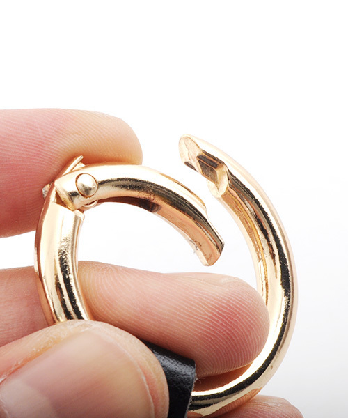 Luz Llena (NEY)(ラズレナニー)の「リアルフォックスファー・キーチャーム(チャーム・レディース・ブラック/ホワイト/グレー/ベージュ・フリ-)」の8枚目の写真