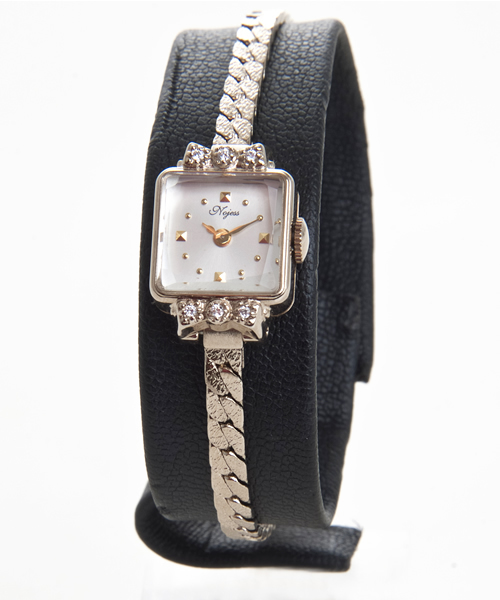 NOJESS リボンモチーフ ダイヤ付き腕時計