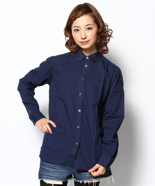 WEGO(ウィゴー)の「カラフルボタンLSシャツ(シャツ/ブラウス・レディース・オフホワイト/サックスブルー/ネイビー/ライトピンク・FREE)」の2枚目の写真