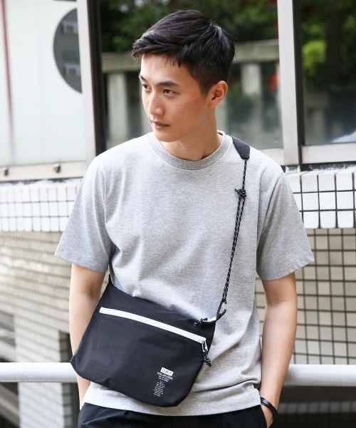 GLOBAL WORK(グローバルワーク)の「ナイロン2WAYサコッシュ/766069(ショルダーバッグ・メンズ・ホワイト/ブラック/ネイビー/イエロー/オレンジ/カーキ・FREE)」の16枚目の写真