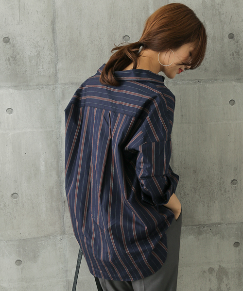 URBAN RESEARCH DOORS(アーバンリサーチドアーズ)の「レジメンストライプBIGシャツ(シャツ/ブラウス・レディース・ブラウン/ネイビー・ONE)」の3枚目の写真