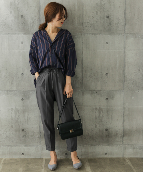 URBAN RESEARCH DOORS(アーバンリサーチドアーズ)の「レジメンストライプBIGシャツ(シャツ/ブラウス・レディース・ブラウン/ネイビー・ONE)」の4枚目の写真