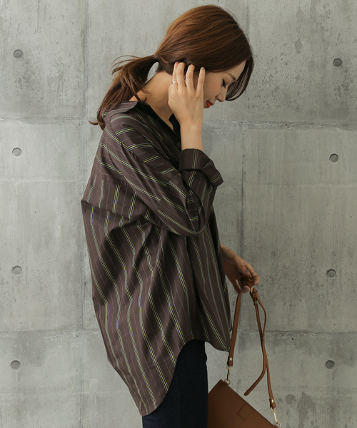 URBAN RESEARCH DOORS(アーバンリサーチドアーズ)の「レジメンストライプBIGシャツ(シャツ/ブラウス・レディース・ブラウン/ネイビー・ONE)」の5枚目の写真