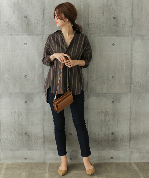 URBAN RESEARCH DOORS(アーバンリサーチドアーズ)の「レジメンストライプBIGシャツ(シャツ/ブラウス・レディース・ブラウン/ネイビー・ONE)」の6枚目の写真