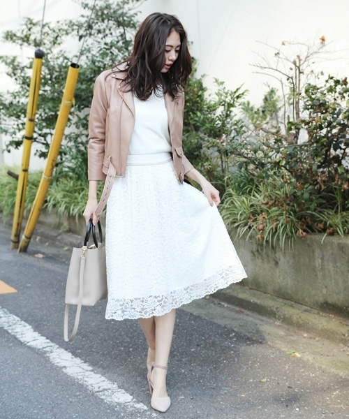 Andemiu（アンデミュウ）の「Ｆレザーライダースジャケット785905（ライダースジャケット・レディース・ブラック/ベージュ/アイボリー・MEDIUM/SMALL）」の10枚目の写真