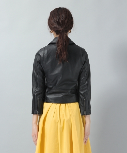 Andemiu（アンデミュウ）の「Ｆレザーライダースジャケット785905（ライダースジャケット・レディース・ブラック/ベージュ/アイボリー・MEDIUM/SMALL）」の16枚目の写真