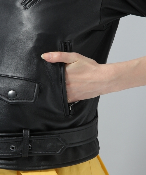 Andemiu（アンデミュウ）の「Ｆレザーライダースジャケット785905（ライダースジャケット・レディース・ブラック/ベージュ/アイボリー・MEDIUM/SMALL）」の19枚目の写真