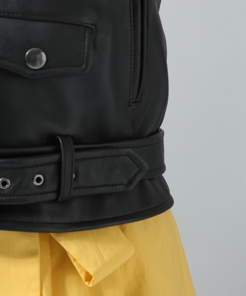 Andemiu（アンデミュウ）の「Ｆレザーライダースジャケット785905（ライダースジャケット・レディース・ブラック/ベージュ/アイボリー・MEDIUM/SMALL）」の4枚目の写真