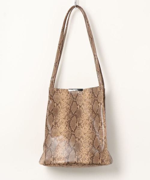 DISCOAT(ディスコート)の「バー金具ショルダーバッグ(ショルダーバッグ・レディース・ブラック/ベージュ/ブラウン/アイボリー・FREE)」の13枚目の写真