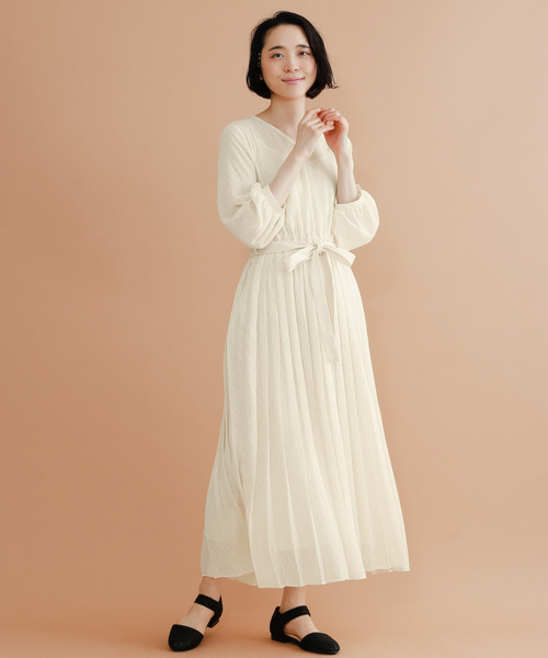 Merlot ワンピース ドレスplus メルロープリュス のファッション インナー付ドットシフォンプリーツワンピース46 ドレス Merlot