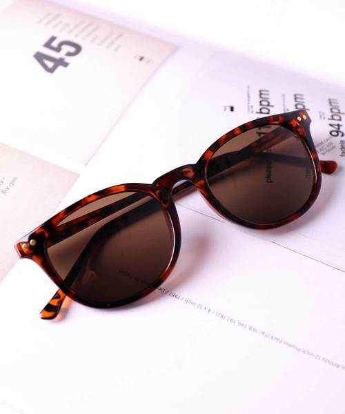 LUGG NAGG（ラグナグ）の「【LUGG NAGG SELECT/ ラグナグセレクト】ウェリントン/ボスリントン/ダテメガネ/サングラス/カラーレンズ/UV400（サングラス・メンズ・ブラック/ブラウン/ダークブラウン/ライトブラウン/ベージュ/グレー/ライトグレー/ブラック系その他/クリアブラック/ブラック×ブラック/ブラック×グレー/ブラウン系その他/ベージュ系その他/グレー系その他/ダークブラック/ライトブラック/ブラック×ブルー/スミクロ/ブラック系その他2/ブラック系その他3/ブラウン系その他2/ブラウン系その他3/ブラウン系その他4/ブラック系その他4・FREE）」の16枚目の写真