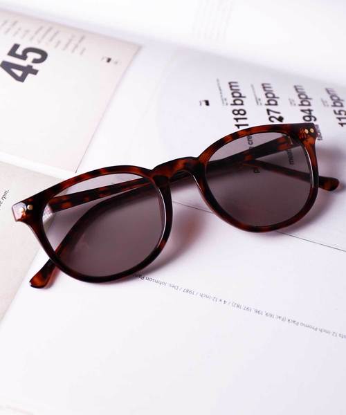 LUGG NAGG（ラグナグ）の「【LUGG NAGG SELECT/ ラグナグセレクト】ウェリントン/ボスリントン/ダテメガネ/サングラス/カラーレンズ/UV400（サングラス・メンズ・ブラック/ブラウン/ダークブラウン/ライトブラウン/ベージュ/グレー/ライトグレー/ブラック系その他/クリアブラック/ブラック×ブラック/ブラック×グレー/ブラウン系その他/ベージュ系その他/グレー系その他/ダークブラック/ライトブラック/ブラック×ブルー/スミクロ/ブラック系その他2/ブラック系その他3/ブラウン系その他2/ブラウン系その他3/ブラウン系その他4/ブラック系その他4・FREE）」の18枚目の写真