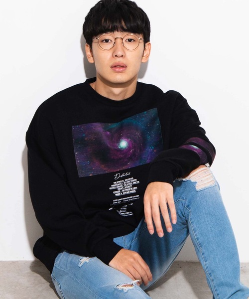 WEGO（ウィゴー）の「WEGO/Photographプルオーバー（スウェット・メンズ・パープル/ブラック/ブラック系その他/ホワイト・LARGE/MEDIUM）」の2枚目の写真