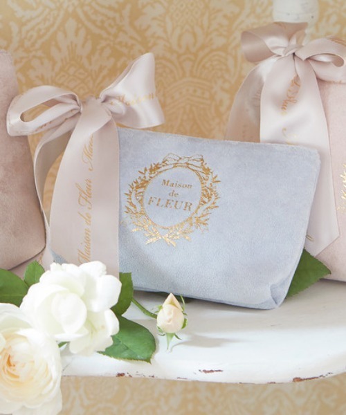 Maison De Fleur メゾンドフルール の ゴールドロゴリボンsポーチ ポーチ Wear Maison De Fleur メゾンドフルール の ゴールドロゴリボンsポーチ ポーチ Wear