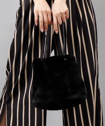 EBLOUNA（エブローナ）の「Eblouna ファー ボア巾着バッグ（ハンドバッグ）」