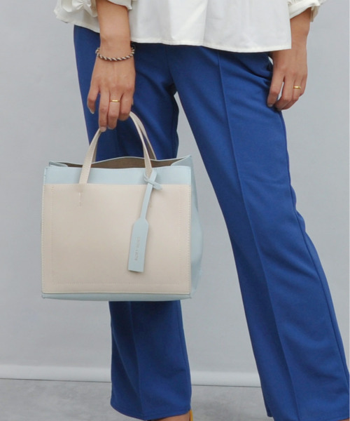 cache cache（カシュ カシュ）の「カシュカシュ cachecache / パーテーションミニ2wayトートバッグ（トートバッグ・レディース・ブラック/ネイビー/ベージュ系その他/キャメル/ワイン/パイソン/ブラック系その他/ブラウン系その他/グレー系その他/アイボリー/ライトベージュ/グレー系その他2/ブラウン系その他2/ベージュ系その他2/サックスブルー/ライトグリーン/ブルー/シルバー・FREE）」の5枚目の写真