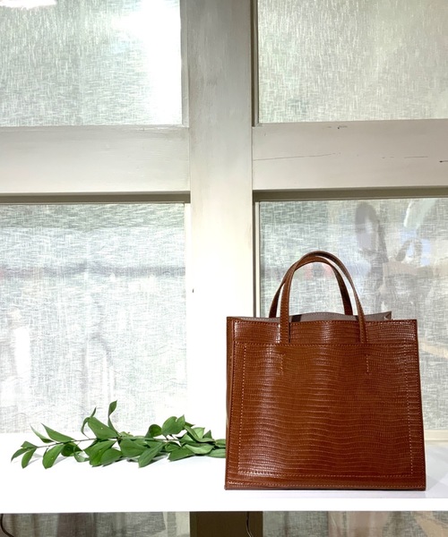 cache cache（カシュ カシュ）の「カシュカシュ cachecache / パーテーションミニ2wayトートバッグ（トートバッグ・レディース・ブラック/ネイビー/ベージュ系その他/キャメル/ワイン/パイソン/ブラック系その他/ブラウン系その他/グレー系その他/アイボリー/ライトベージュ/グレー系その他2/ブラウン系その他2/ベージュ系その他2/サックスブルー/ライトグリーン/ブルー/シルバー・FREE）」の7枚目の写真