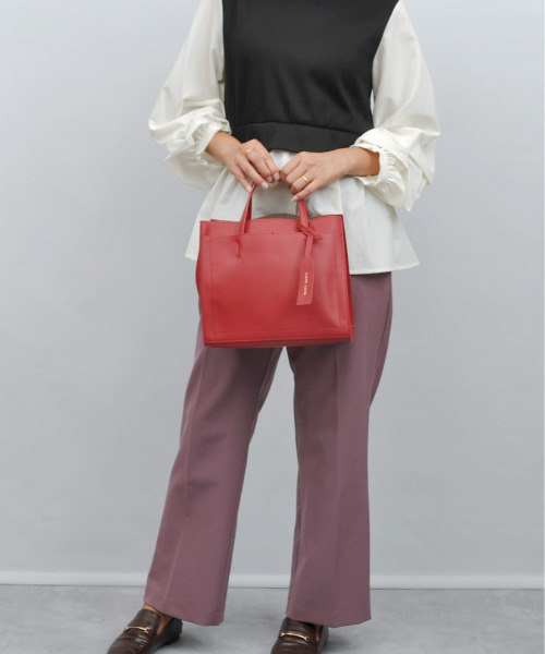 cache cache（カシュ カシュ）の「カシュカシュ cachecache / パーテーションミニ2wayトートバッグ（トートバッグ・レディース・ブラック/ネイビー/ベージュ系その他/キャメル/ワイン/パイソン/ブラック系その他/ブラウン系その他/グレー系その他/アイボリー/ライトベージュ/グレー系その他2/ブラウン系その他2/ベージュ系その他2/サックスブルー/ライトグリーン/ブルー/シルバー・FREE）」の20枚目の写真