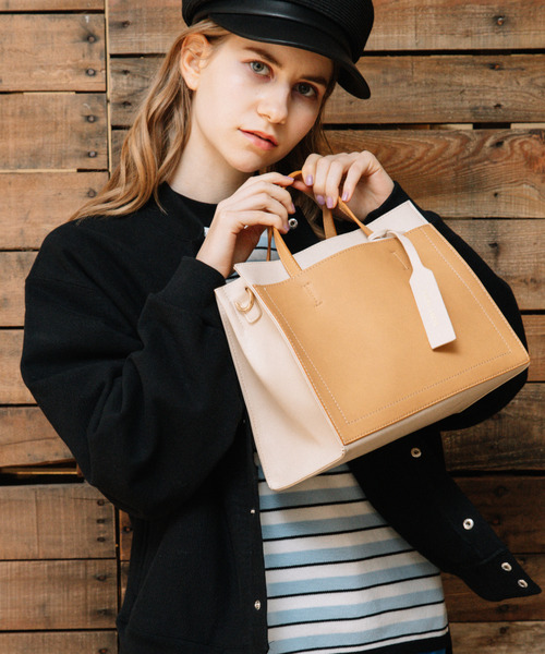 cache cache（カシュ カシュ）の「カシュカシュ cachecache / パーテーションミニ2wayトートバッグ（トートバッグ・レディース・ブラック/ネイビー/ベージュ系その他/キャメル/ワイン/パイソン/ブラック系その他/ブラウン系その他/グレー系その他/アイボリー/ライトベージュ/グレー系その他2/ブラウン系その他2/ベージュ系その他2/サックスブルー/ライトグリーン/ブルー/シルバー・FREE）」の21枚目の写真