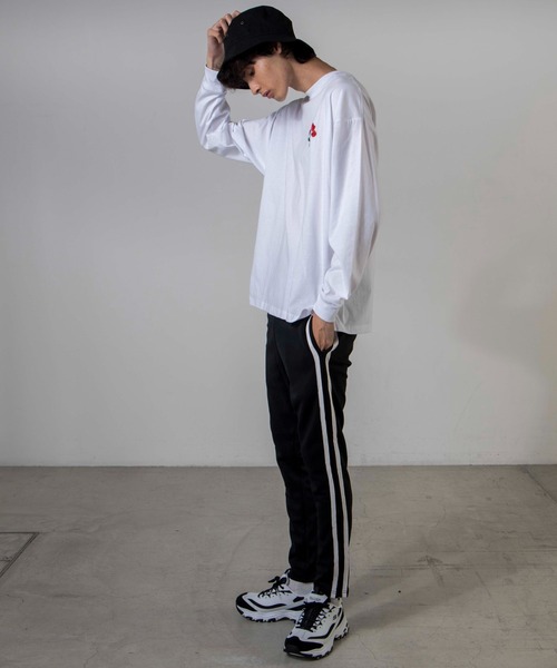 WEGO（ウィゴー）の「WEGO/バラ刺繍ビッグシルエットロンT（Tシャツ/カットソー・メンズ・ホワイト/ブラック・MEDIUM/LARGE）」の6枚目の写真