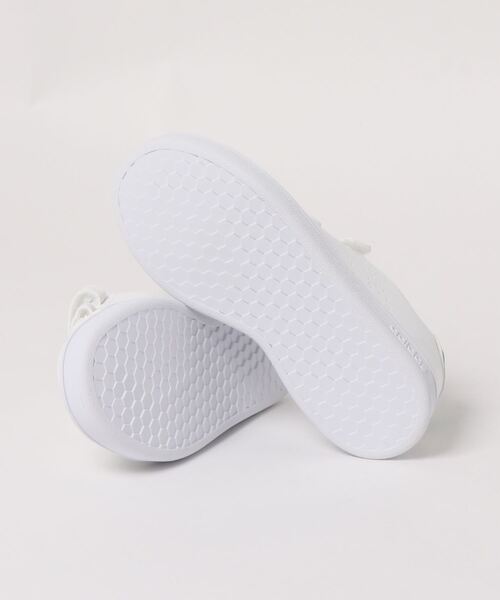 adidas（アディダス）の「《adidas》ADVANCOURT C（スニーカー・キッズ・ホワイト×グリーン/ホワイト×ピンク/ホワイト系その他/ホワイト系その他2/ホワイト×ネイビー・21.0cm/20.0cm/17.0cm/18.0cm/19.0cm/21.5cm）」の7枚目の写真