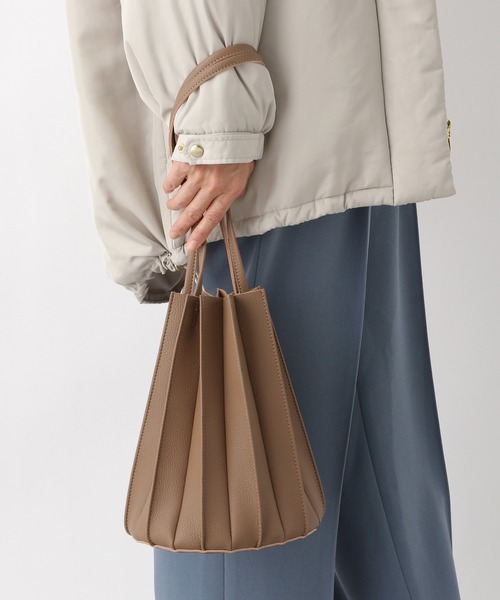 LEPSIM（レプシィム）の「プリーツラウンドBAG　921771（ショルダーバッグ・レディース・ブラック/ライトブラウン/グレイッシュベージュ・ONE SIZE）」の3枚目の写真