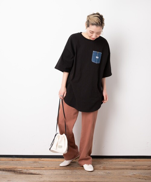 Lee（リー）の「【WEB限定】Lee/リー 　別注デニムポケットTシャツ（Tシャツ/カットソー・レディース・ホワイト/ブラック/ベージュ/グリーン・ﾌﾘ-）」の5枚目の写真