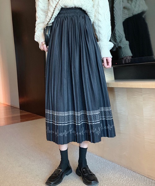 ABITOKYO（アビトーキョー）の「裾柄プリーツロングスカート