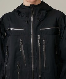 WHITE MOUNTAINEERING（ホワイトマウンテニアリング）の