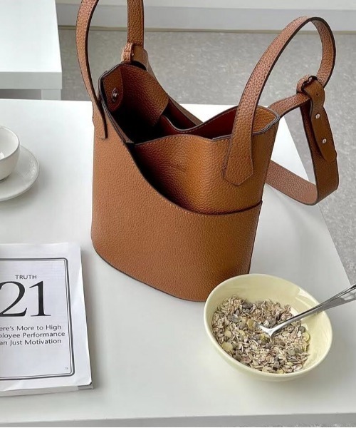 tukn.（トゥクン）の「2wayクラシックハンドバッグ　ショルダーバッグ（ショルダーバッグ・レディース・ブラック/ブラウン/アイボリー/グレー・FREE）」の5枚目の写真